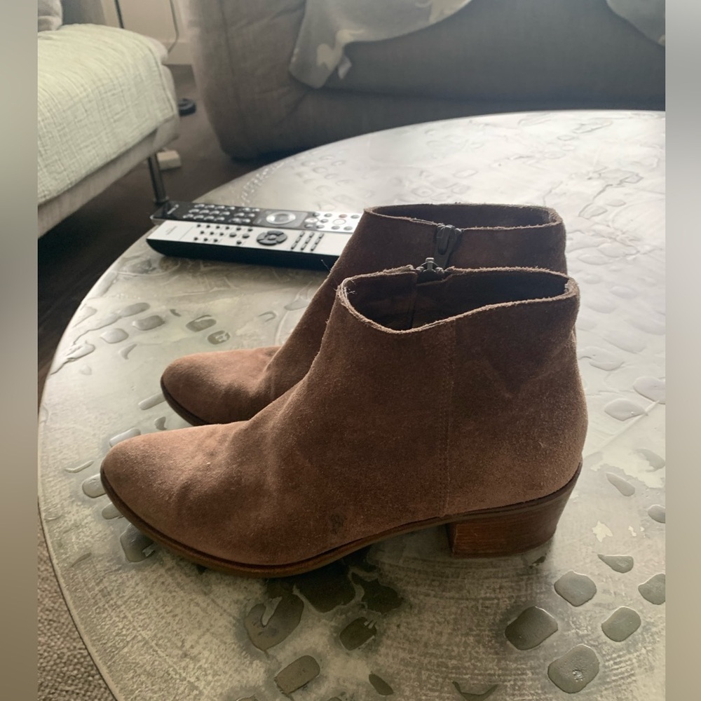 Gravity Pope suede booties